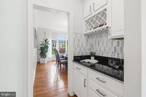 Entry Way - 16502 Harbour Town Dr, Ashton, MD 20861 photo 5 of 10