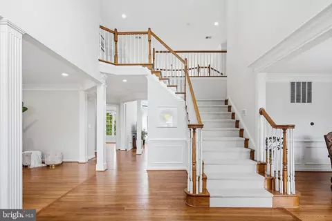 Entry Way - 16502 Harbour Town Dr, Ashton, MD 20861 photo 2 of 10