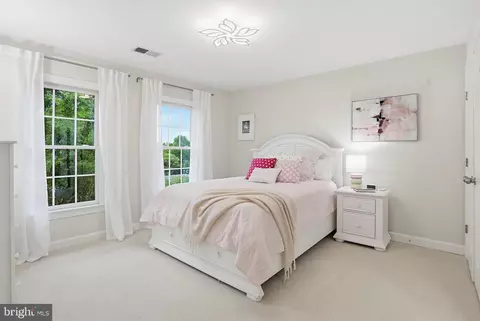 Bedroom - 16502 Harbour Town Dr, Ashton, MD 20861 photo 3 of 10