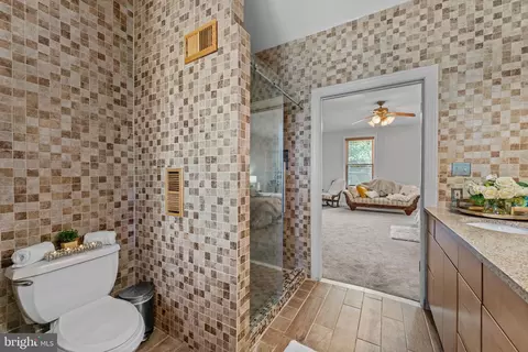 Bath - 11906 Claridge Rd, Silver Spring, MD 20902 photo 4 of 6