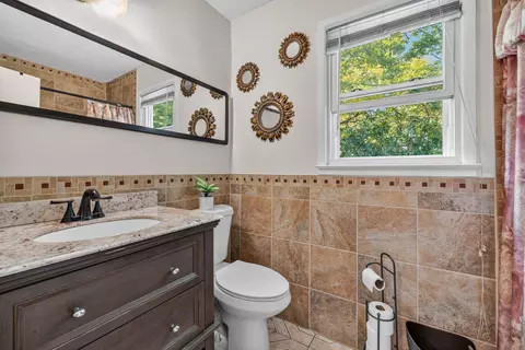 Bath - 2311 Coleridge Dr, Silver Spring, MD 20910 photo 2 of 4
