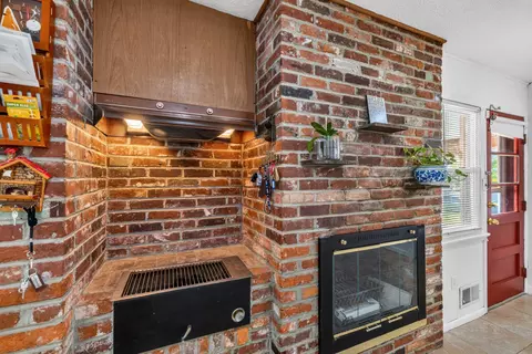 Kitchen - 2311 Coleridge Dr, Silver Spring, MD 20910 photo 5 of 6