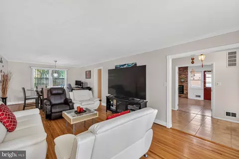 Living - 2311 Coleridge Dr, Silver Spring, MD 20910 photo 1 of 4