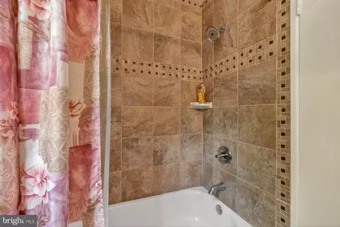 Bath - 2311 Coleridge Dr, Silver Spring, MD 20910 photo 3 of 4