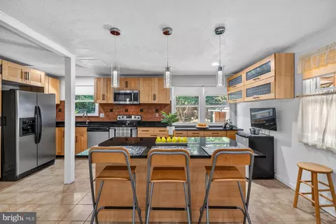 Kitchen - 2311 Coleridge Dr, Silver Spring, MD 20910 photo 2 of 6