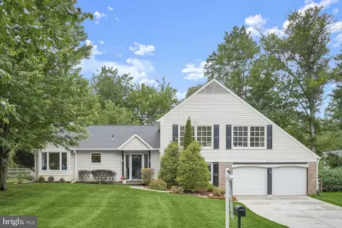 12912 Stallion Ct, Potomac, MD 20854