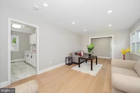 Living - 10607 Lilac Pl, Silver Spring, MD 20903 photo 3 of 4