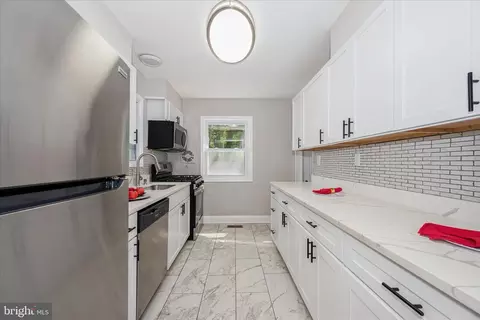 Entry Way - 10607 Lilac Pl, Silver Spring, MD 20903 photo 2 of 6