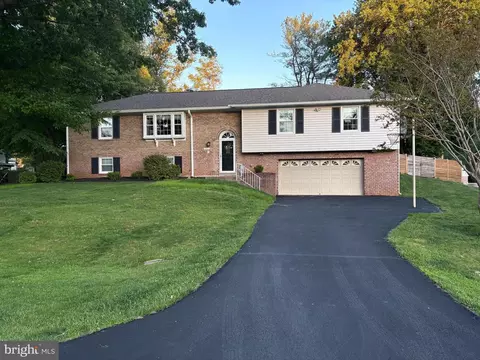 17617 Prince Edward Dr, Olney, MD 20832