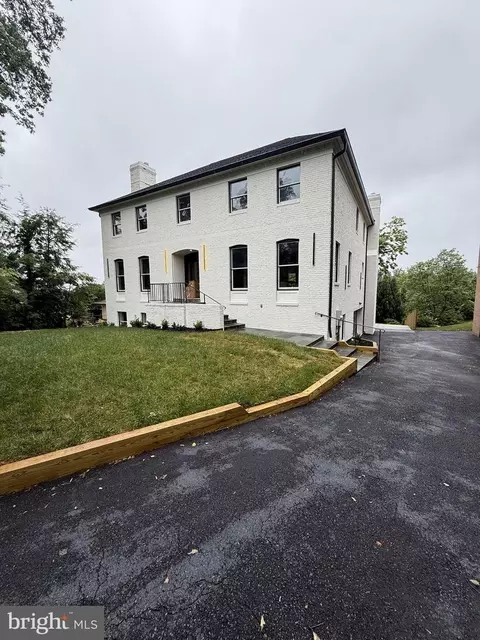 6002 Onondaga Rd, Bethesda, MD 20816