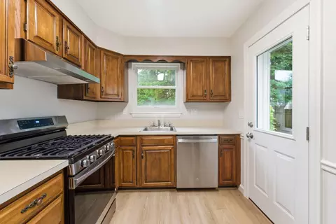 Kitchen - 10143 Dallas Ave, Silver Spring, MD 20901 photo 2 of 4