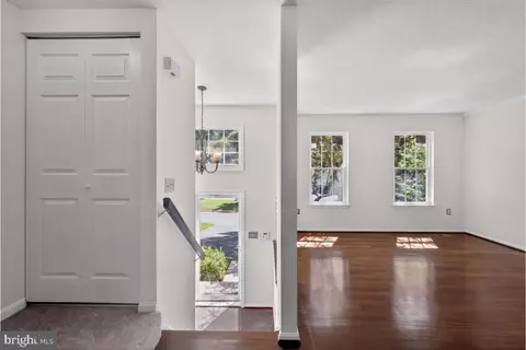Entry Way - 11348 Baroque Rd, Silver Spring, MD 20901 photo 2 of 7