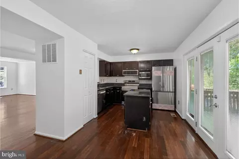 Entry Way - 11348 Baroque Rd, Silver Spring, MD 20901 photo 3 of 7