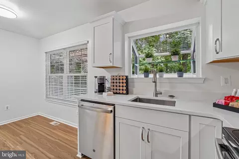 Kitchen - 2 Tivoli Lake Ct, Silver Spring, MD 20906 photo 3 of 3