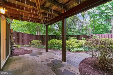 Exterior - 2 Tivoli Lake Ct, Silver Spring, MD 20906 photo 7 of 7