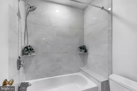 Bath - 2 Tivoli Lake Ct, Silver Spring, MD 20906 photo 3 of 5