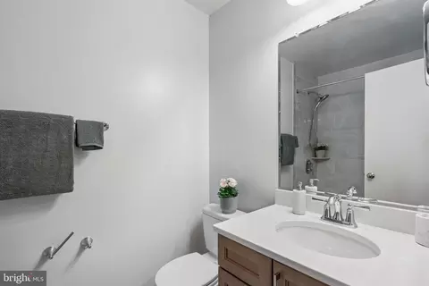 Bath - 2 Tivoli Lake Ct, Silver Spring, MD 20906 photo 4 of 5