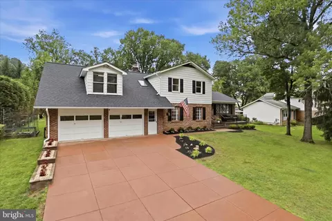 6939 Wick Ln, Rockville, MD 20855
