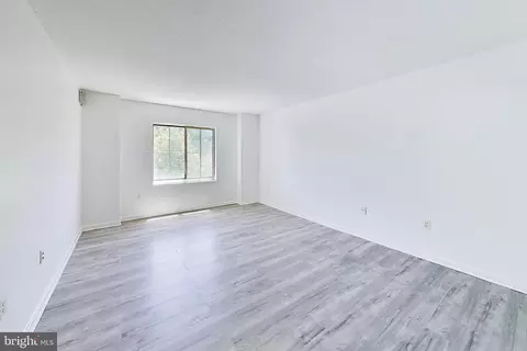 Living - 14805 Pennfield Cir #412, Silver Spring, MD 20906 photo 3 of 5