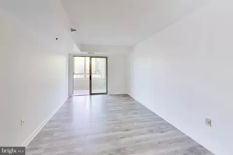 Living - 14805 Pennfield Cir #412, Silver Spring, MD 20906 photo 4 of 5