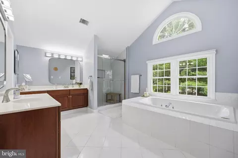 Bath - 5019 Tothill, Olney, MD 20832 photo 2 of 5