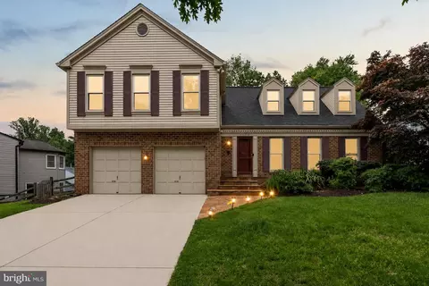 1119 Halesworth Dr, Potomac, MD 20854