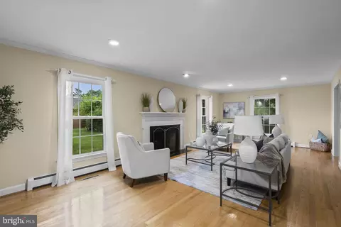 17701 Stoneridge Dr, Gaithersburg, MD 20878
