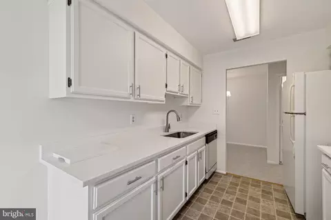 Kitchen - 3146 Quartet Ln #253, Silver Spring, MD 20904 photo 2 of 3