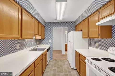Kitchen - 3146 Quartet Ln #253, Silver Spring, MD 20904 photo 1 of 2