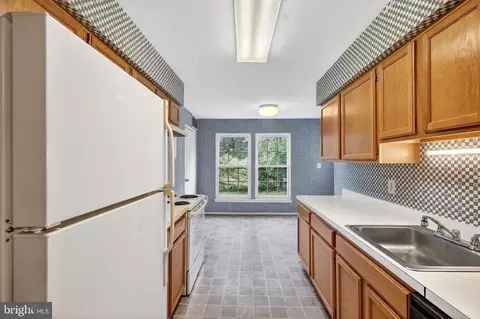 Kitchen - 3146 Quartet Ln #253, Silver Spring, MD 20904 photo 2 of 2