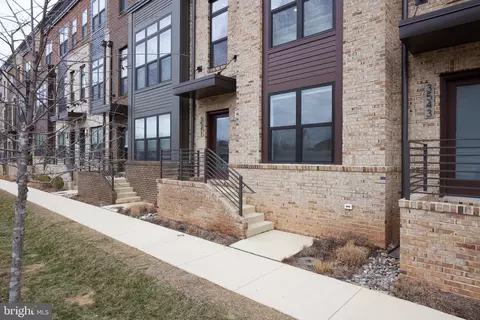 3541 Bellflower Ln, Rockville, MD 20852