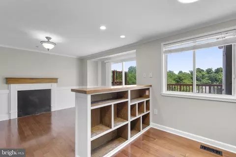 Living - 37 Shelldrake Ct, Damascus, MD 20872 photo 1 of 2
