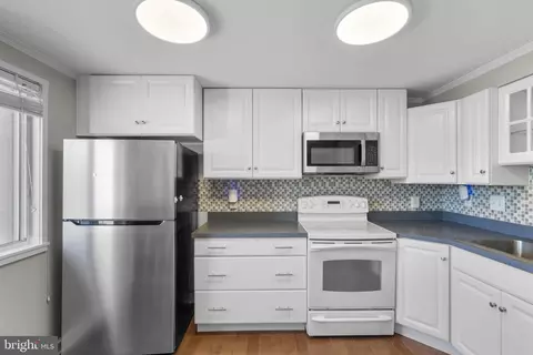 Kitchen - 37 Shelldrake Ct, Damascus, MD 20872 photo 1 of 2