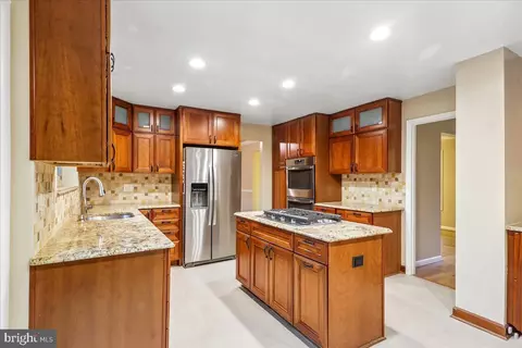 Kitchen - 11704 Stonington Pl, Silver Spring, MD 20902 photo 3 of 6