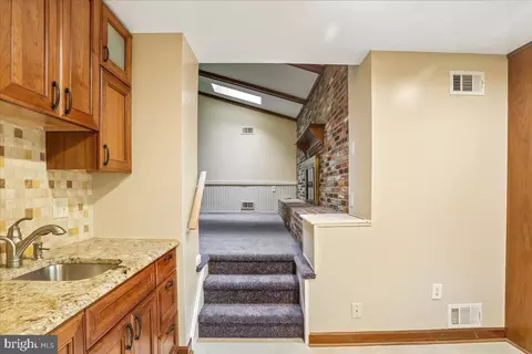 Entry Way - 11704 Stonington Pl, Silver Spring, MD 20902 photo 3 of 5