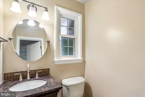 Bath - 11704 Stonington Pl, Silver Spring, MD 20902 photo 1 of 4