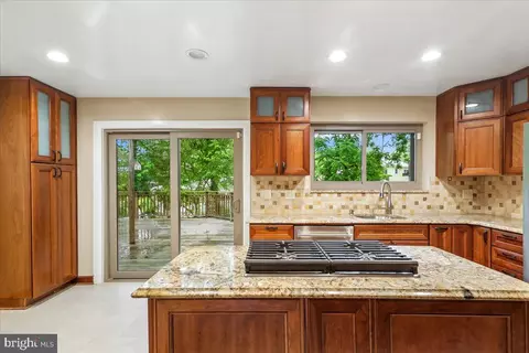 Kitchen - 11704 Stonington Pl, Silver Spring, MD 20902 photo 5 of 6
