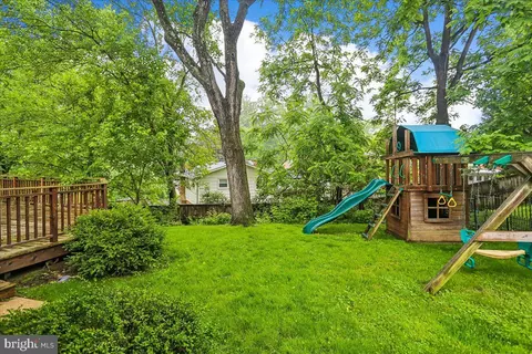 Exterior - 11704 Stonington Pl, Silver Spring, MD 20902 photo 10 of 11