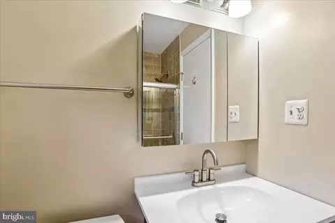 Bath - 11704 Stonington Pl, Silver Spring, MD 20902 photo 3 of 4