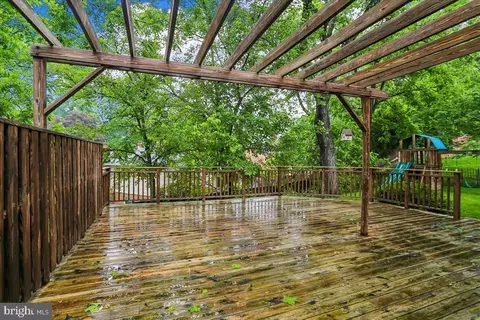 Exterior - 11704 Stonington Pl, Silver Spring, MD 20902 photo 6 of 11
