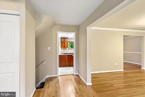 Entry Way - 11704 Stonington Pl, Silver Spring, MD 20902 photo 2 of 5