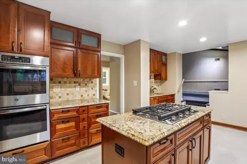 Kitchen - 11704 Stonington Pl, Silver Spring, MD 20902 photo 4 of 6