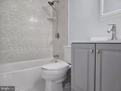Bath - 1802 Alberti Dr, Silver Spring, MD 20902 photo 2 of 4