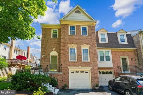 10109 Langhorne Ct, Bethesda, MD 20817