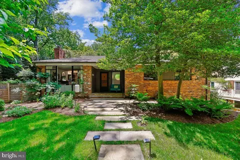10700 Keswick St, Garrett Park, MD 20896