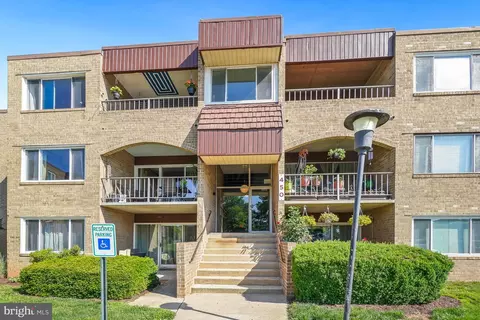 450 Girard St #304, Gaithersburg, MD 20877