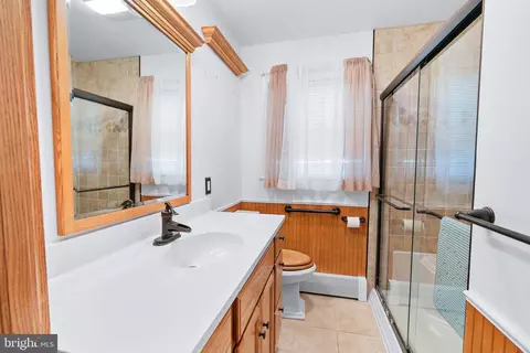 Bath - 25701 Wright Rd, Damascus, MD 20872 photo 1 of 2