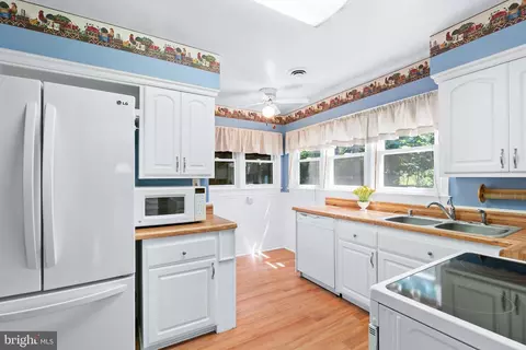 Kitchen - 25701 Wright Rd, Damascus, MD 20872 photo 1 of 3
