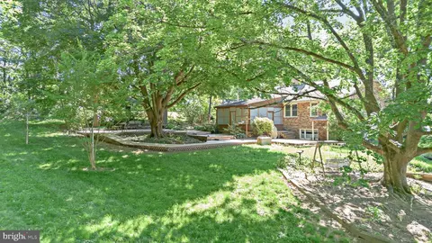Exterior - 25701 Wright Rd, Damascus, MD 20872 photo 6 of 17
