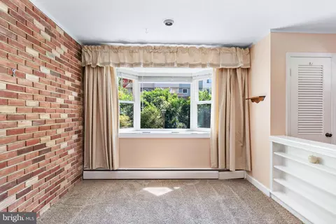 Living - 25701 Wright Rd, Damascus, MD 20872 photo 2 of 2